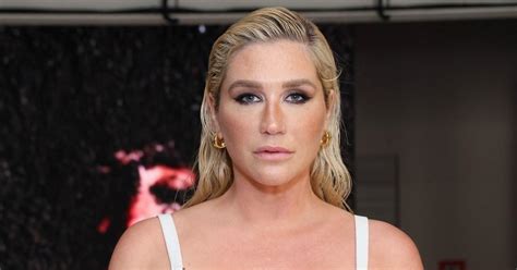 kesha sexy|Kesha becomes one with nature as she poses nude to。